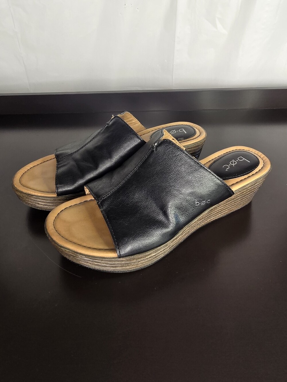 b.o.c. born Black Leather Slide Wedge Sandals Size 9